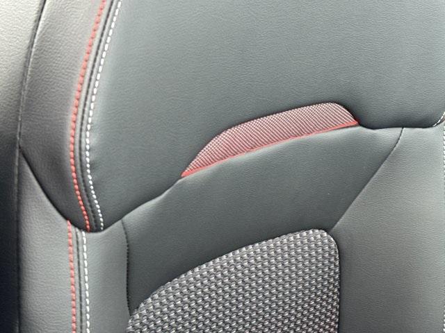Photo of 2025 Super Black Nissan Kicks
