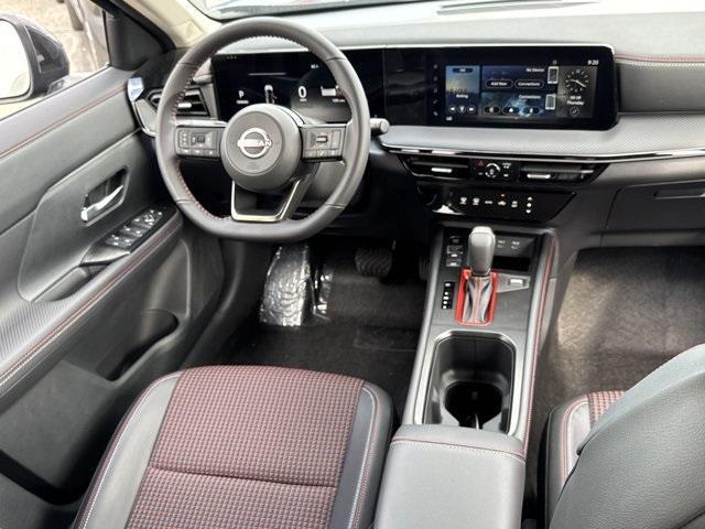 Photo of 2025 Super Black Nissan Kicks