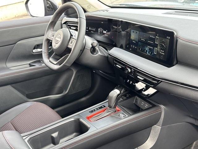 Photo of 2025 Super Black Nissan Kicks