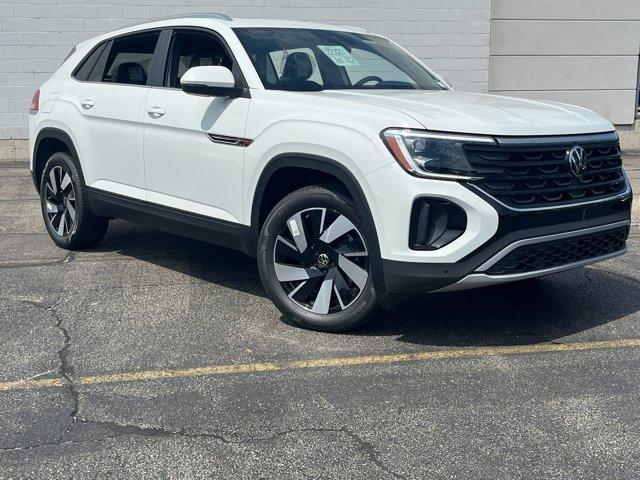 Photo of 2025 Pure White Volkswagen Atlas Cross Sport