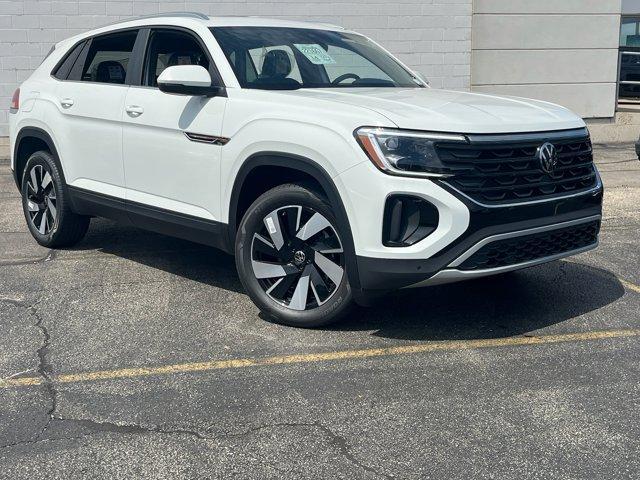 Photo of 2025 Pure White Volkswagen Atlas Cross Sport