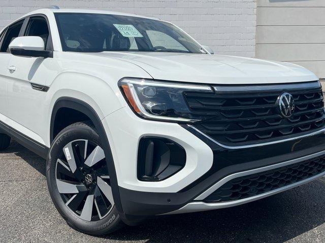 Photo of 2025 Pure White Volkswagen Atlas Cross Sport