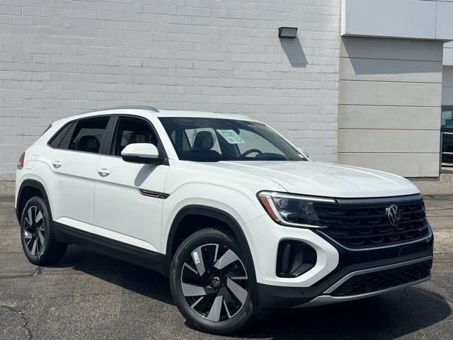 Photo of 2025 Pure White Volkswagen Atlas Cross Sport