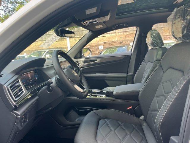 Photo of 2025 Pure White Volkswagen Atlas Cross Sport