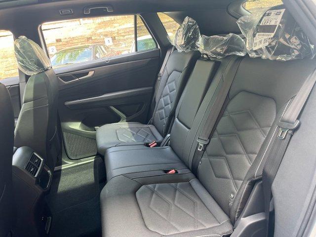 Photo of 2025 Pure White Volkswagen Atlas Cross Sport