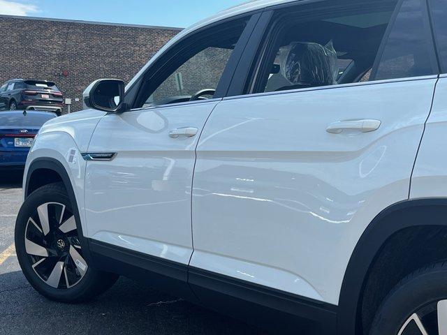 Photo of 2025 Pure White Volkswagen Atlas Cross Sport