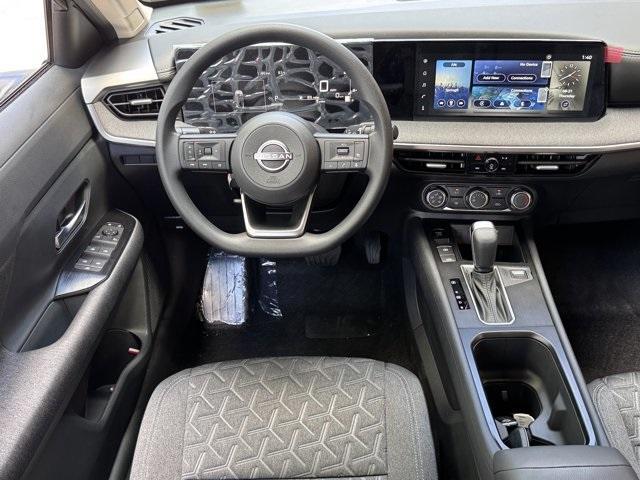 Photo of 2025 Super Black Nissan Kicks