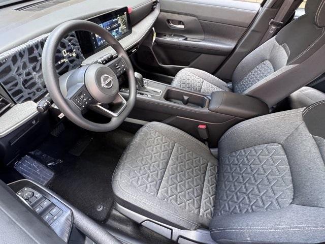 Photo of 2025 Super Black Nissan Kicks