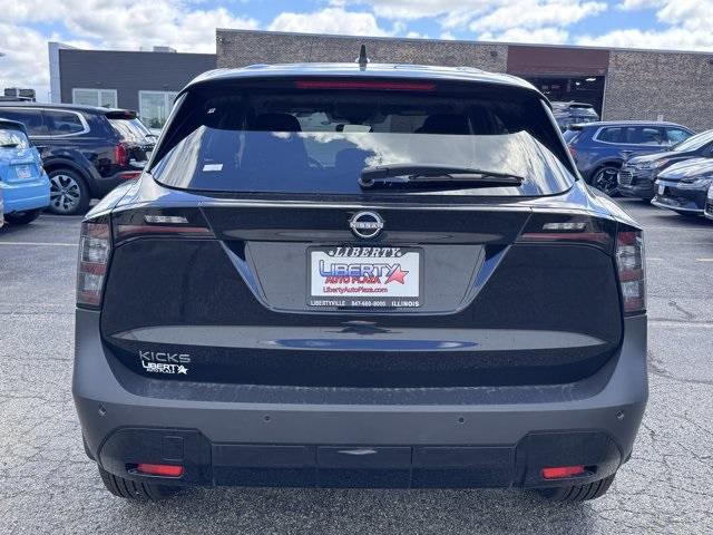 Photo of 2025 Super Black Nissan Kicks