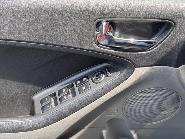 Photo of 2014 Bright Silver Kia Forte