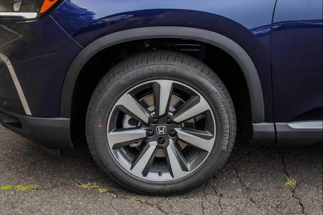 Photo of 2025 Obsidian Blue Pearl Honda Pilot