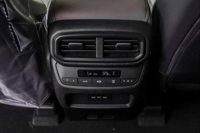 Photo of 2025 Obsidian Blue Pearl Honda Pilot
