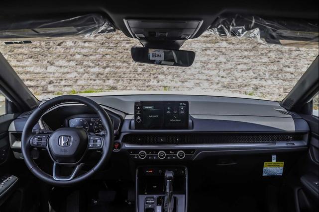 Photo of 2026 Platinum White Pearl Honda CR-V Hybrid