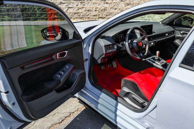 Photo of 2024 Sonic Gray Pearl Honda Civic Type R