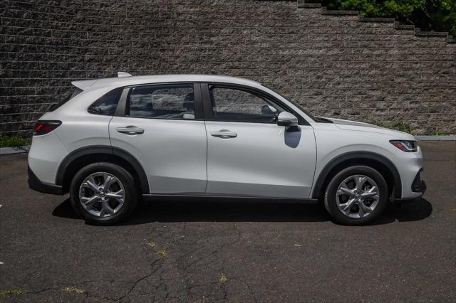 Photo of 2023 Platinum White Pearl Honda HR-V