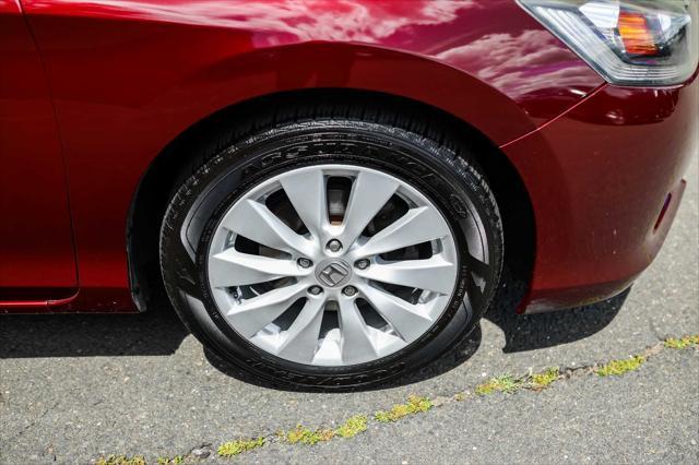 Photo of 2013 Basque Red Pearl II Honda Accord