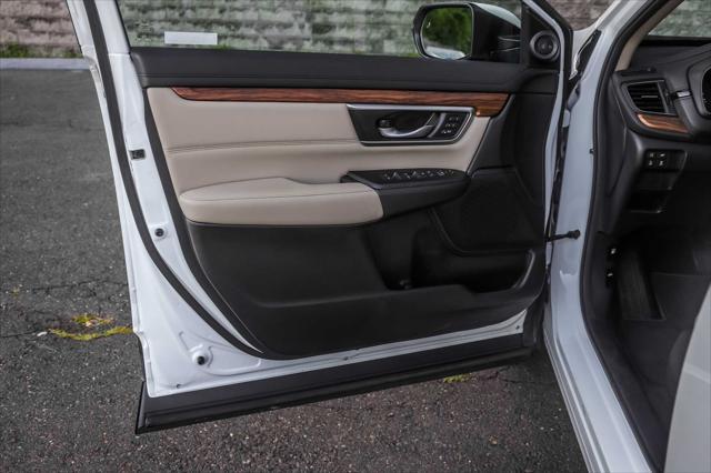 Photo of 2022 Platinum White Pearl Honda CR-V