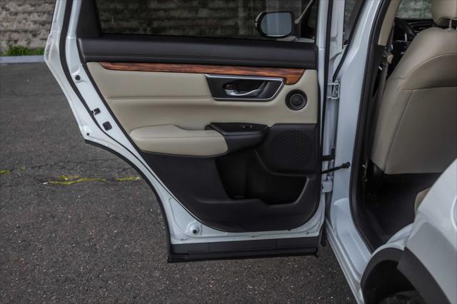 Photo of 2022 Platinum White Pearl Honda CR-V