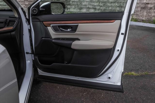 Photo of 2022 Platinum White Pearl Honda CR-V
