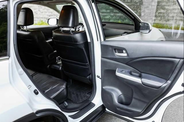 Photo of 2014 White Diamond Pearl Honda CR-V