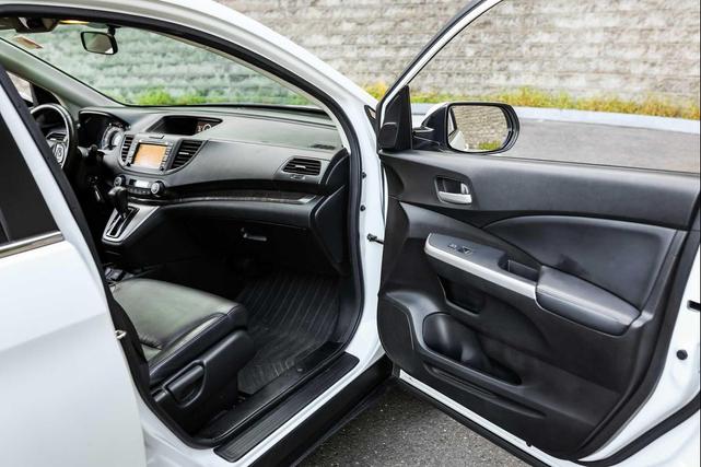 Photo of 2014 White Diamond Pearl Honda CR-V