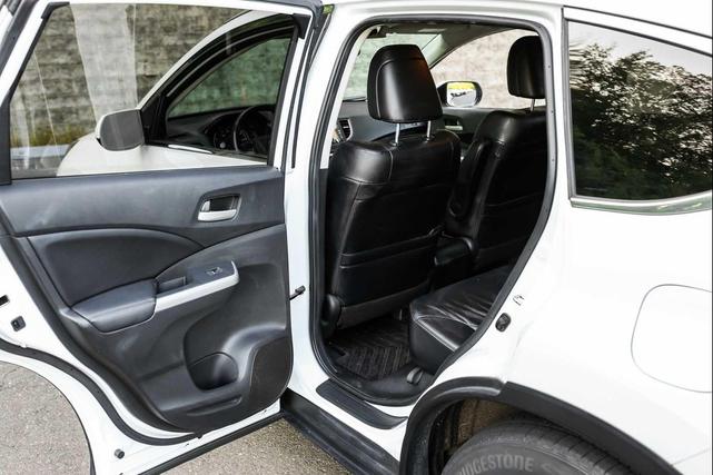 Photo of 2014 White Diamond Pearl Honda CR-V