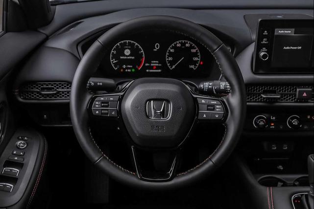 Photo of 2026 Platinum White Pearl Honda HR-V