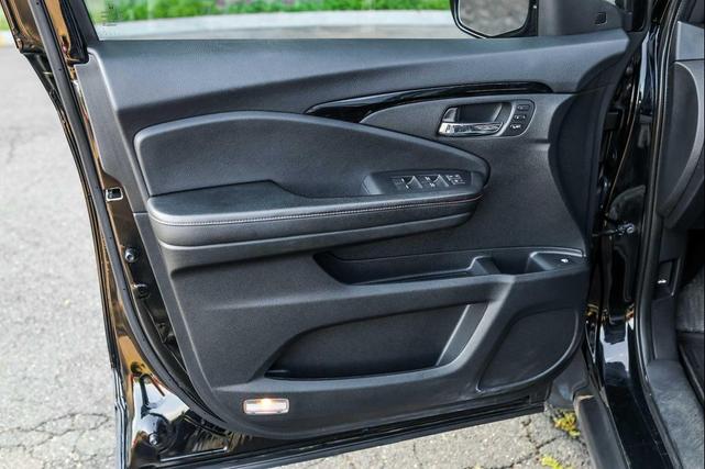 Photo of 2019 Crystal Black Pearl Honda Ridgeline