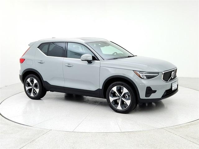 Photo of 2025 Vapour Gray Volvo XC40
