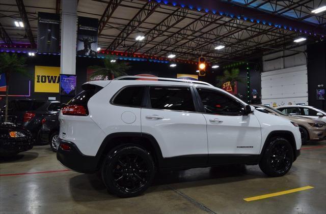 Photo of 2015 Bright White Clearcoat Jeep Cherokee