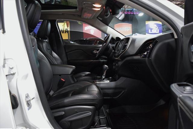 Photo of 2015 Bright White Clearcoat Jeep Cherokee