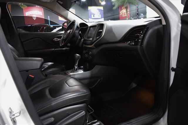 Photo of 2015 Bright White Clearcoat Jeep Cherokee