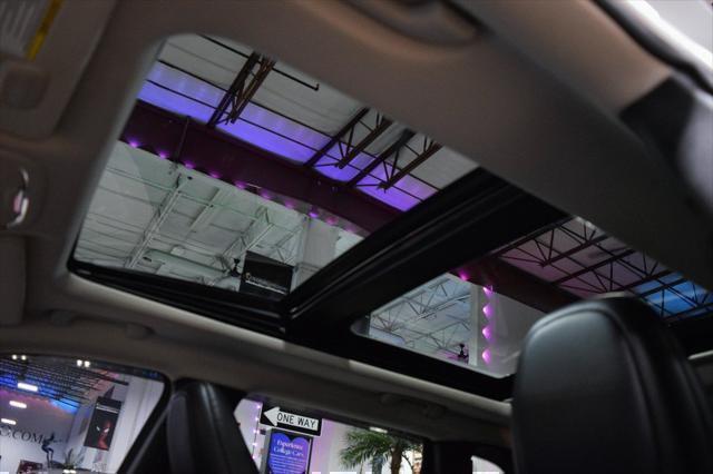 Photo of 2015 Bright White Clearcoat Jeep Cherokee