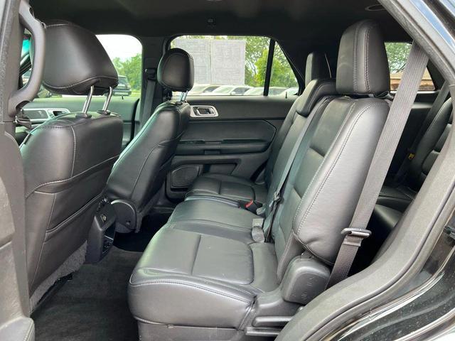 Photo of 2015 Tuxedo Black Metallic Ford Explorer