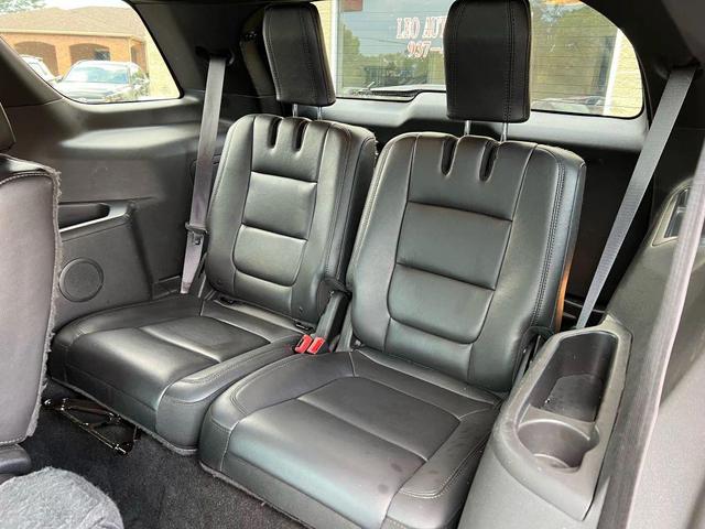 Photo of 2015 Tuxedo Black Metallic Ford Explorer