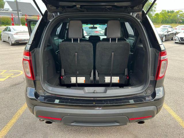 Photo of 2015 Tuxedo Black Metallic Ford Explorer