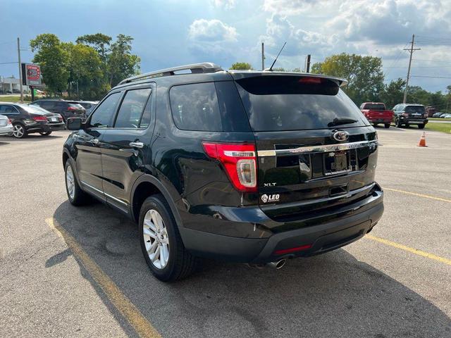 Photo of 2015 Tuxedo Black Metallic Ford Explorer