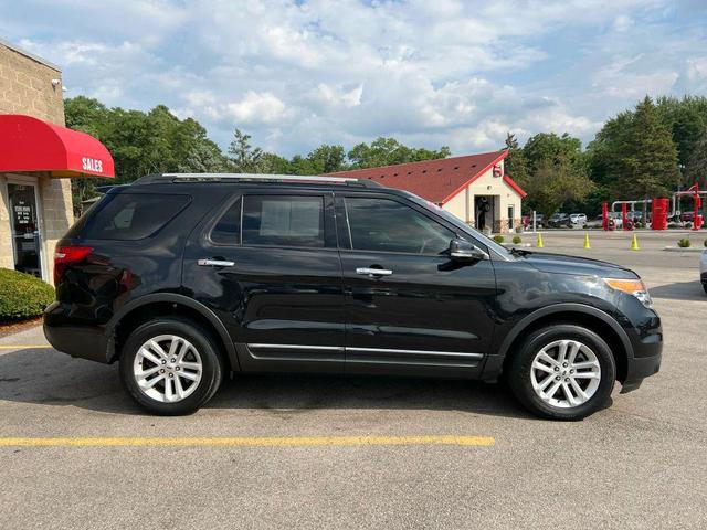 Photo of 2015 Tuxedo Black Metallic Ford Explorer