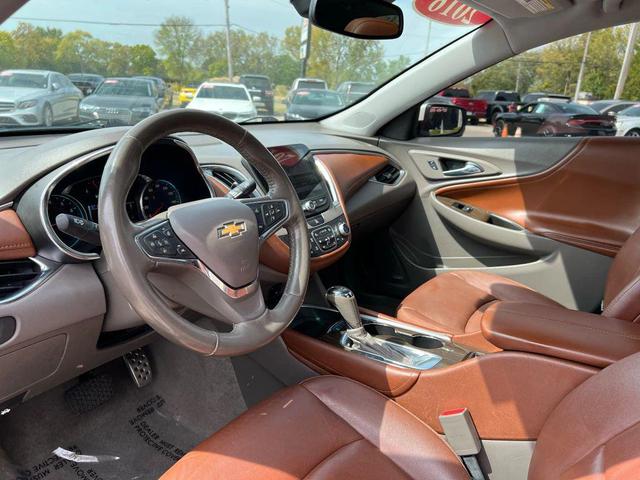 Photo of 2016 Iridescent Pearl Tricoat Chevrolet Malibu