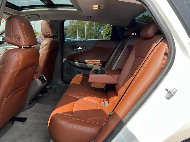 Photo of 2016 Iridescent Pearl Tricoat Chevrolet Malibu