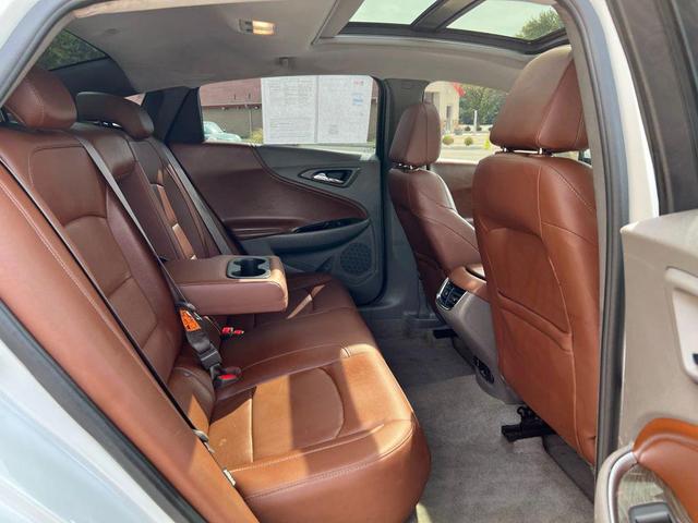 Photo of 2016 Iridescent Pearl Tricoat Chevrolet Malibu