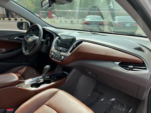 Photo of 2016 Iridescent Pearl Tricoat Chevrolet Malibu
