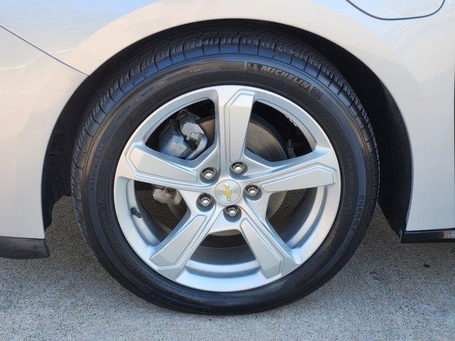 Photo of 2017 Silver Ice Metallic Chevrolet Volt