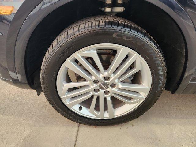 Photo of 2019 Moonlight Blue Metallic Audi Q5