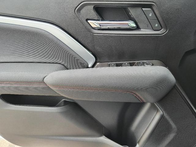 Photo of 2026 White Chevrolet Colorado