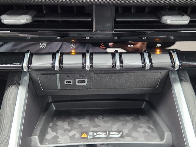 Photo of 2026 White Chevrolet Colorado