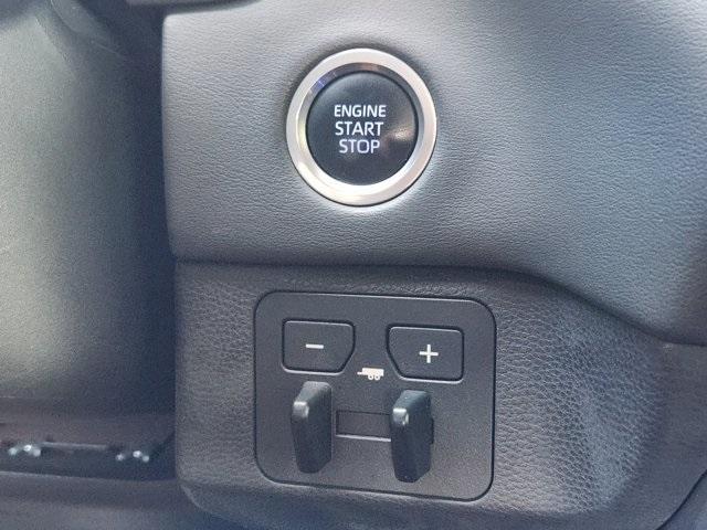 Photo of 2022 White Toyota Tundra