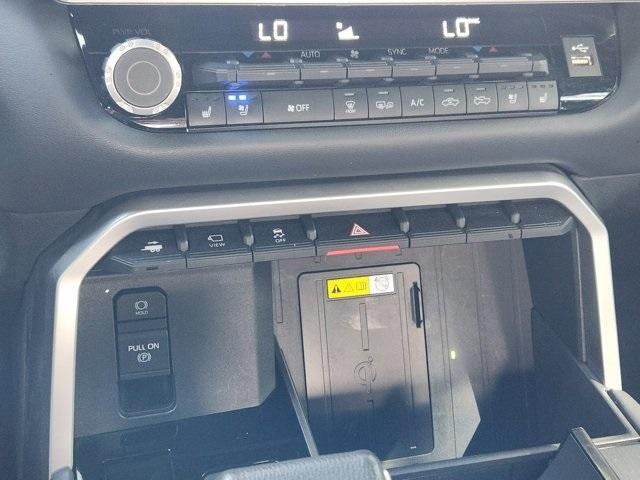 Photo of 2022 White Toyota Tundra