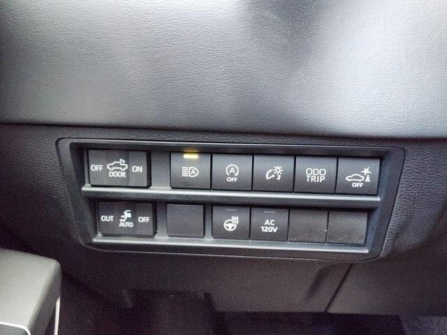Photo of 2022 White Toyota Tundra