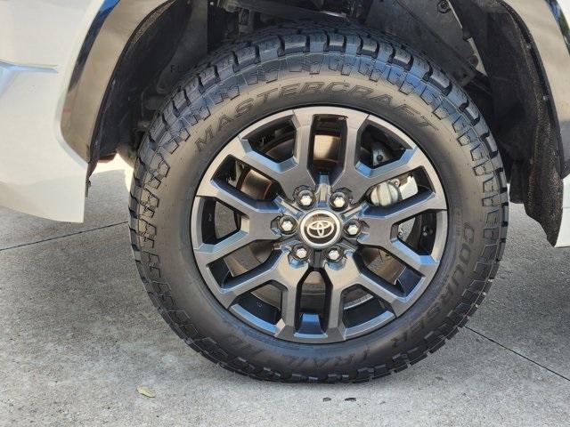 Photo of 2022 White Toyota Tundra